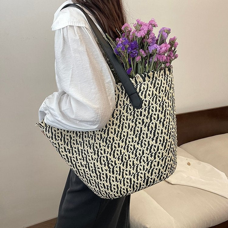 Stylish Tote Bag Made of Braided Natural Material Bowlift