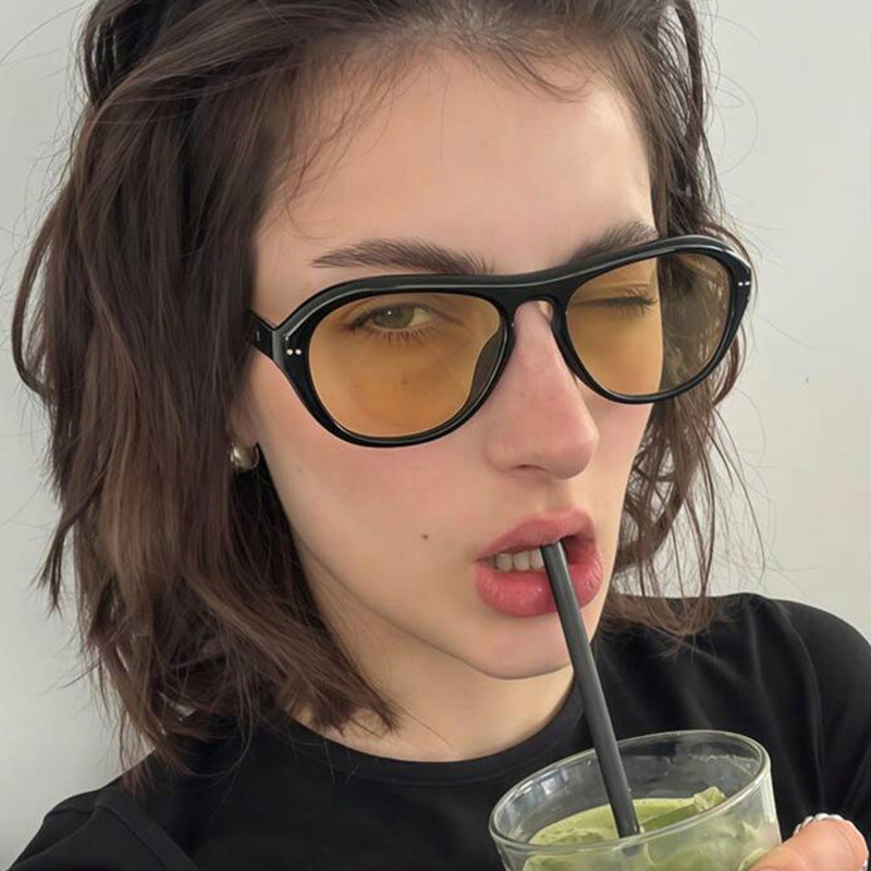 Women's fashionable glasses with fashionable elongated frame and high-quality plastic bowlift