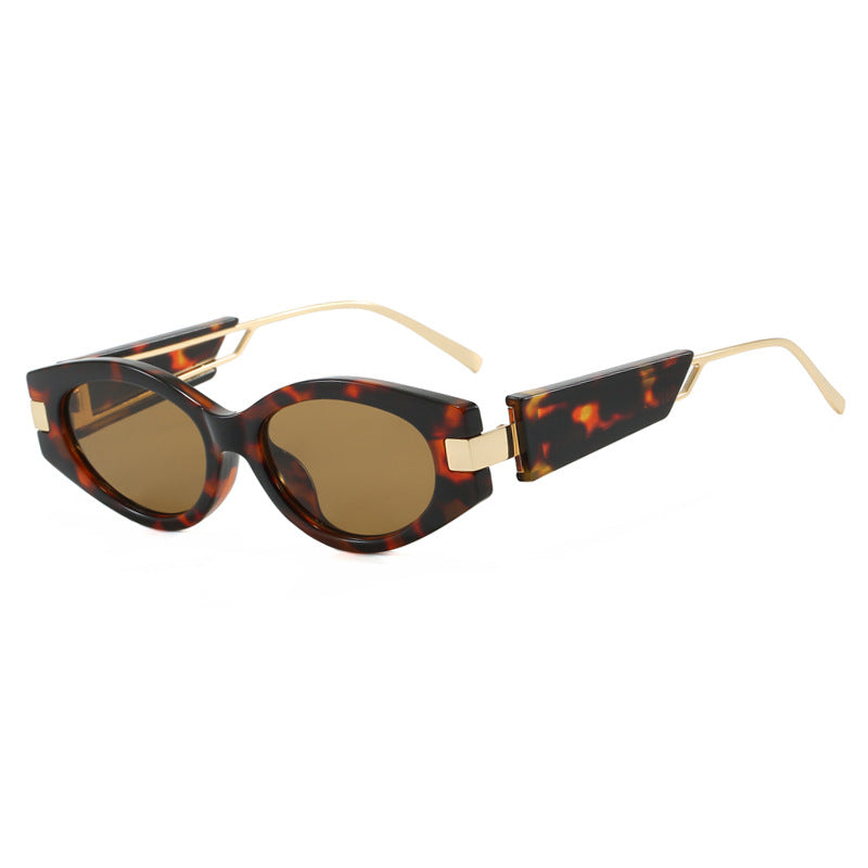 Ladies elegant Cat-Eye sunglasses with gold accents Bowlift