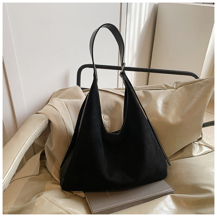 Elegant and Versatile Shoulder Bag Bowlift