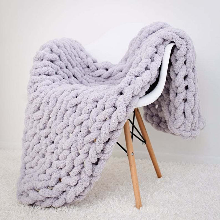 Oversized chunky knit throw blanket with plush chenille yarn Bowlift