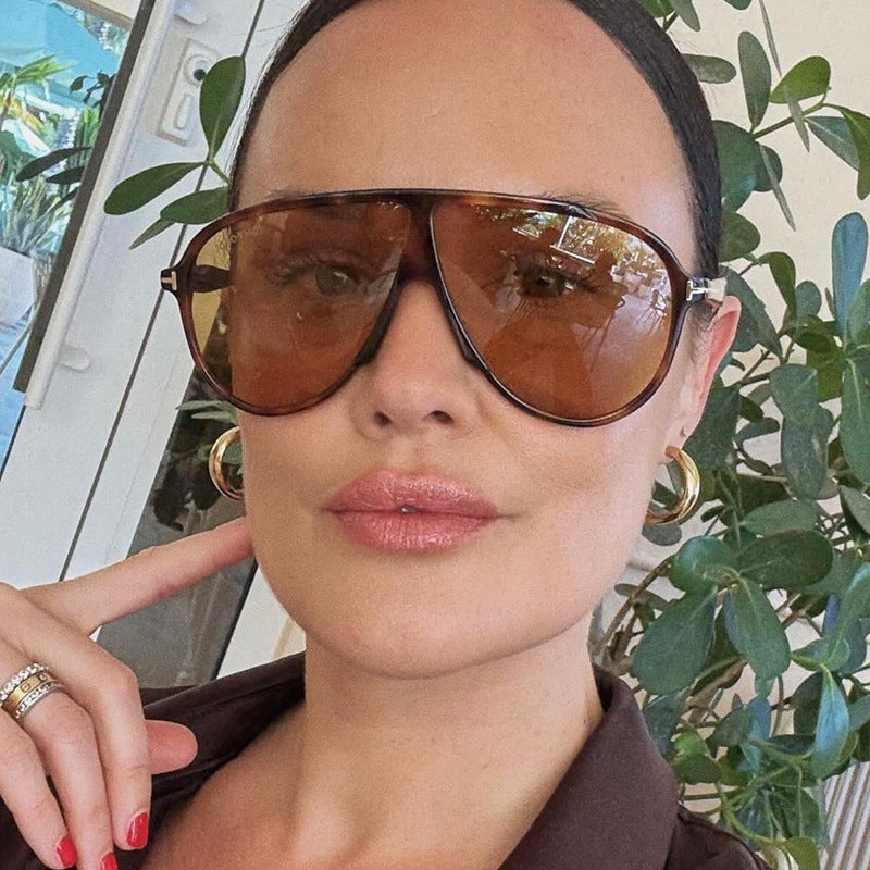 Women fashionable glasses with large trendy frame Bowlift
