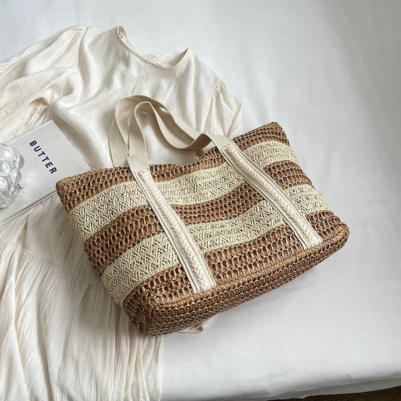 Spacious Handbag Made of Woven Natural Material Bowlift