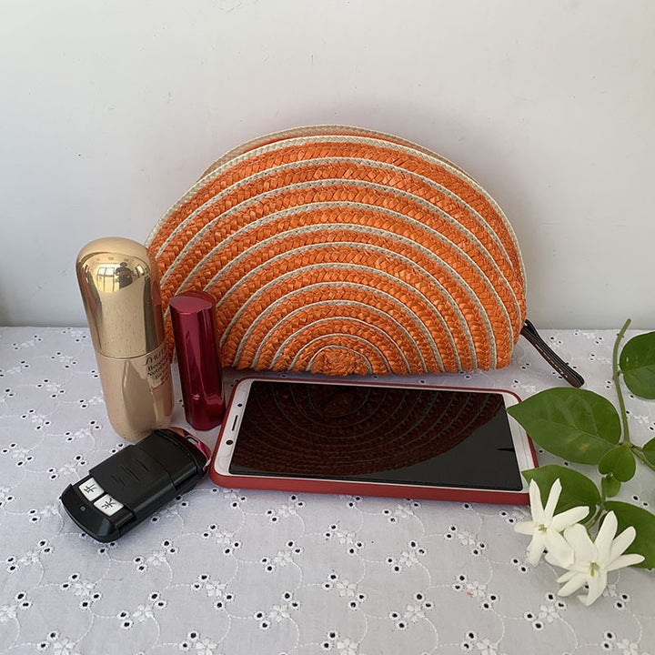 Cosmetic bag in elegant half-moon design Bowlift