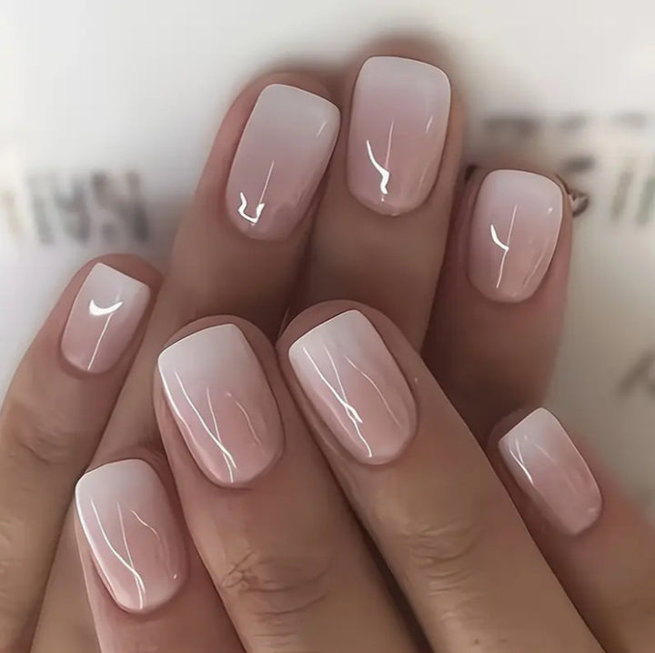 Artificial nail with elegant ombre effect Bowlift
