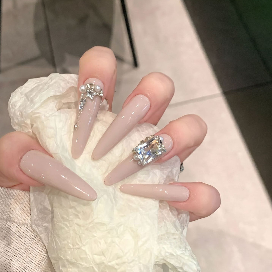 Rhinestone-Embellished Stiletto Nail Art Set Bowlift
