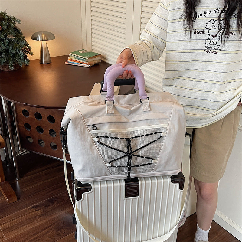 Sporty Shoulder Bag with Practical Organizer Bowlift