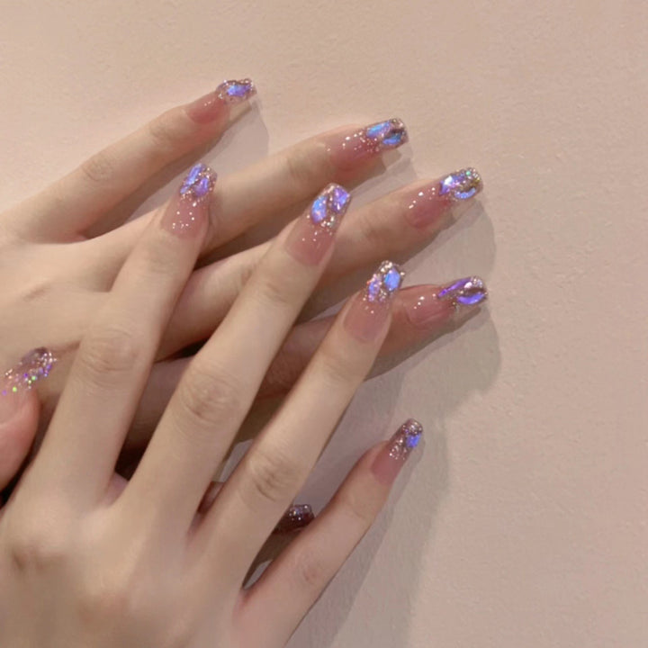 Artificial nail set with glamorous glitter accents and elegant elements Bowlift