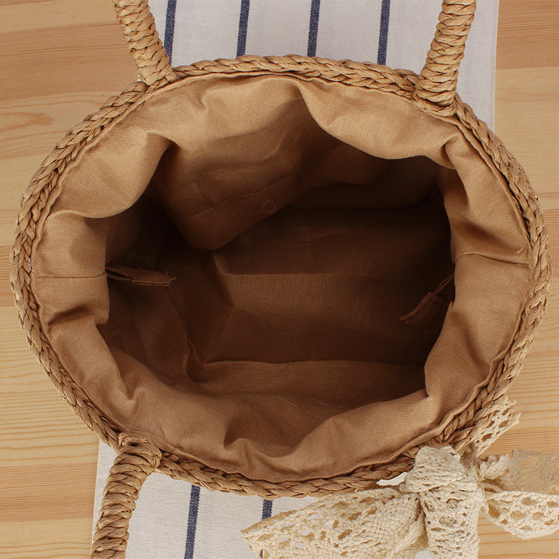 Handcrafted straw bag with elegant lace Bowlift