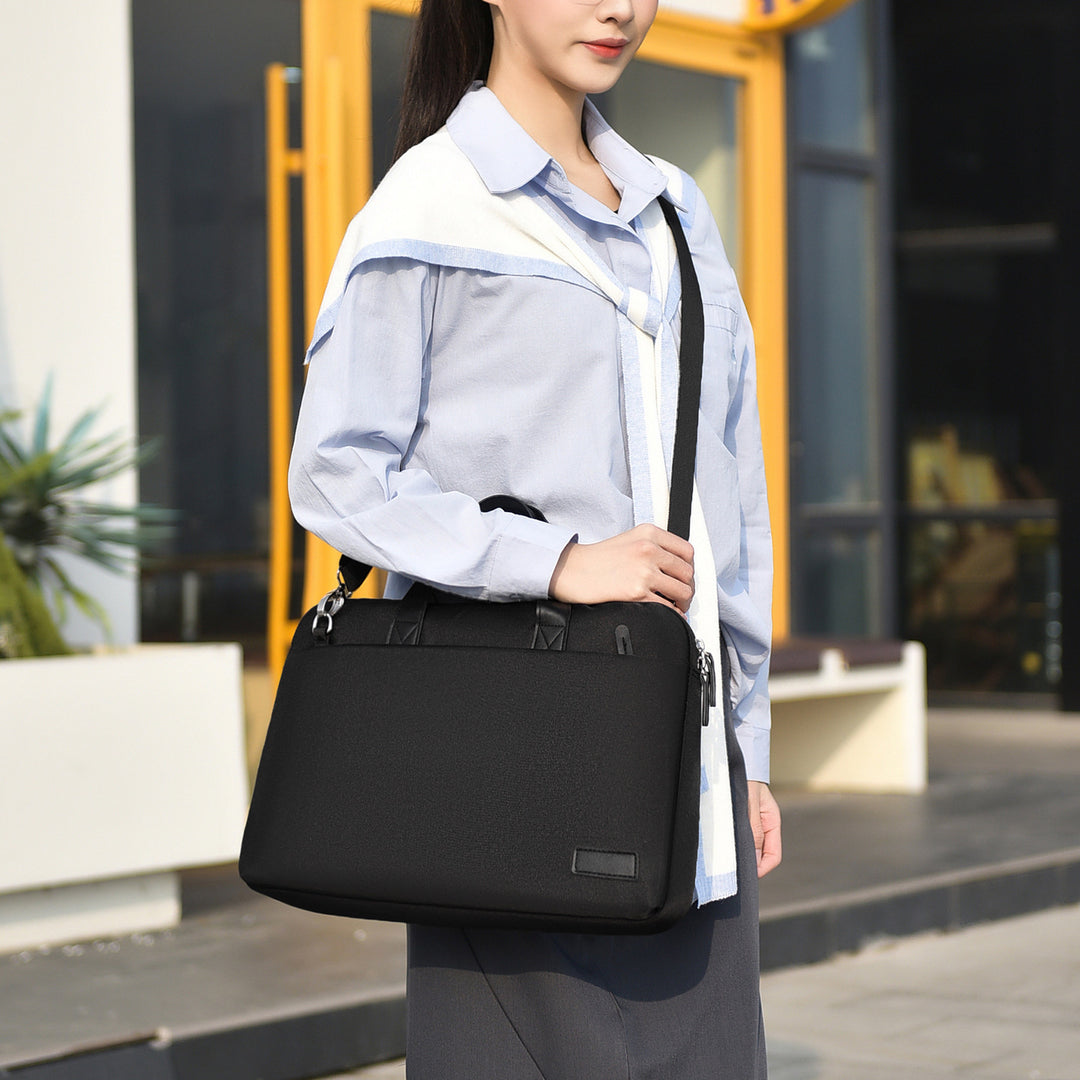 Laptop bag with practical shoulder strap and durable material Bowlift