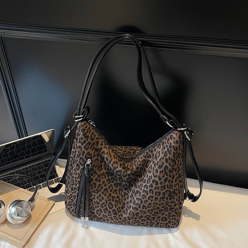 Chic Leopard Print Hobo Bag Bowlift