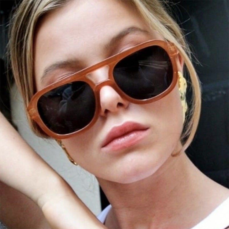 Women's fashionable sports sunglasses with wide, flexible frame Bowlift