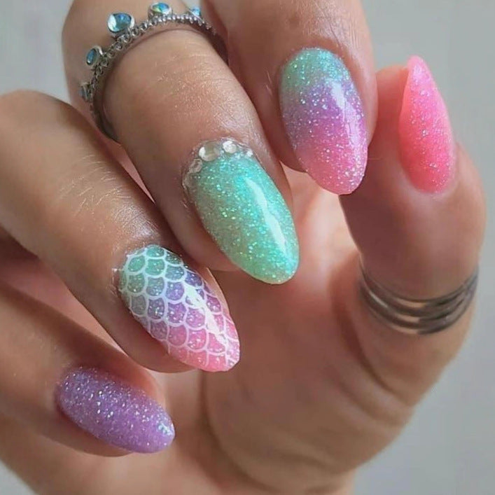 Artificial nails in a playful flower design with glittering accents Bowlift