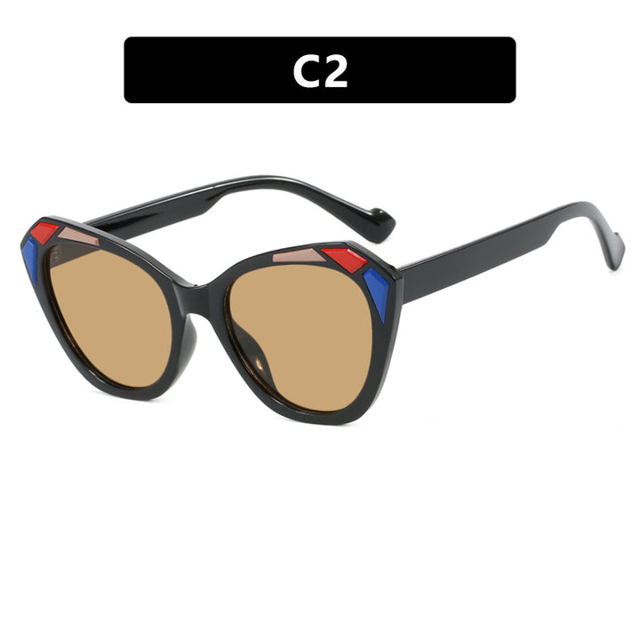 Ladies Cat Eye Sunglasses with Fashionable Details Bowlift