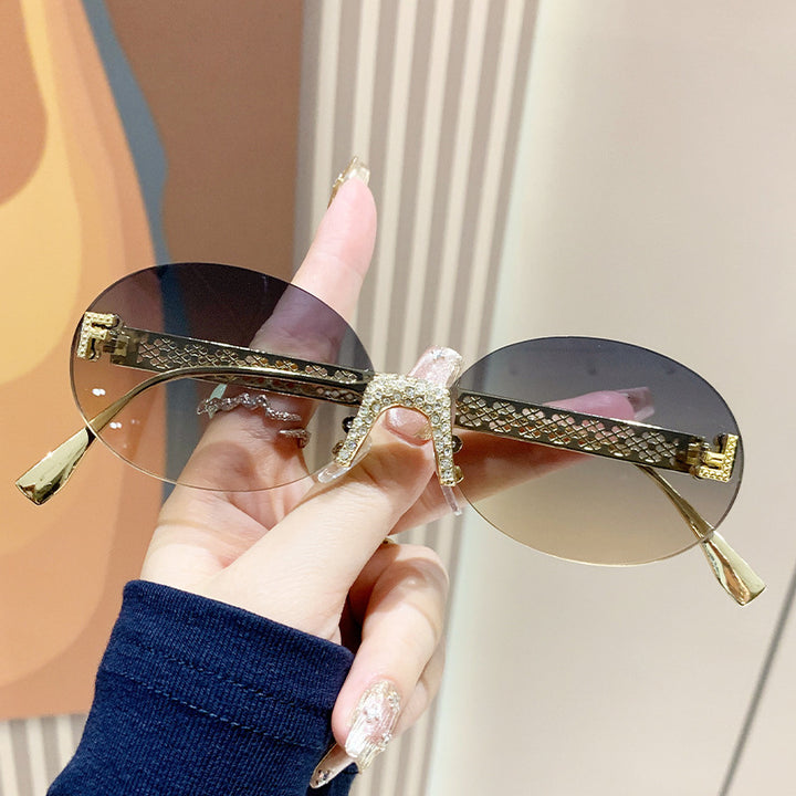 Women's sunglasses with glittering frame and oval lenses Bowlift
