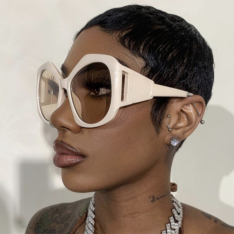 Women oversized sunglasses with futuristic design Bowlift