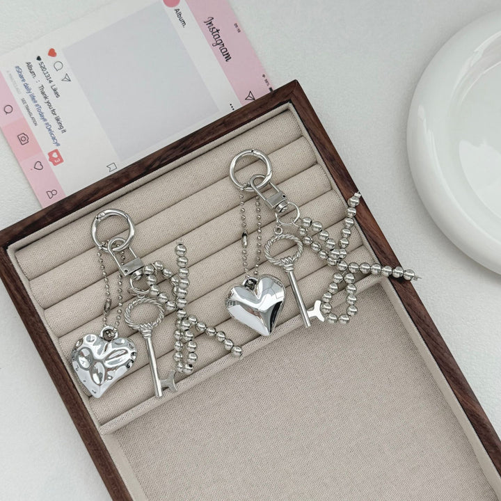 Elegant Heart-Shaped Keychain Bowlift