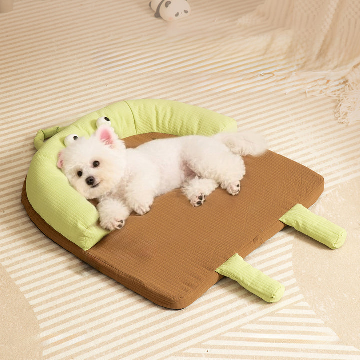 Playful Frog-Shaped Dog Bed