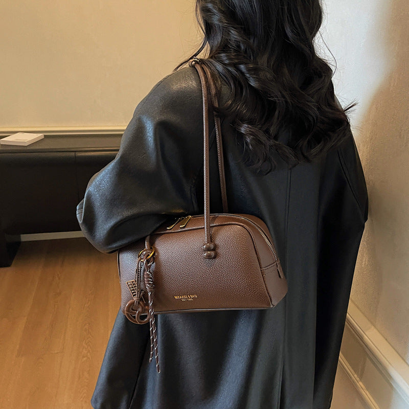 Chic Retro Handbag Bowlift