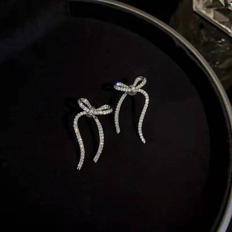 Elegant earrings Bowlift