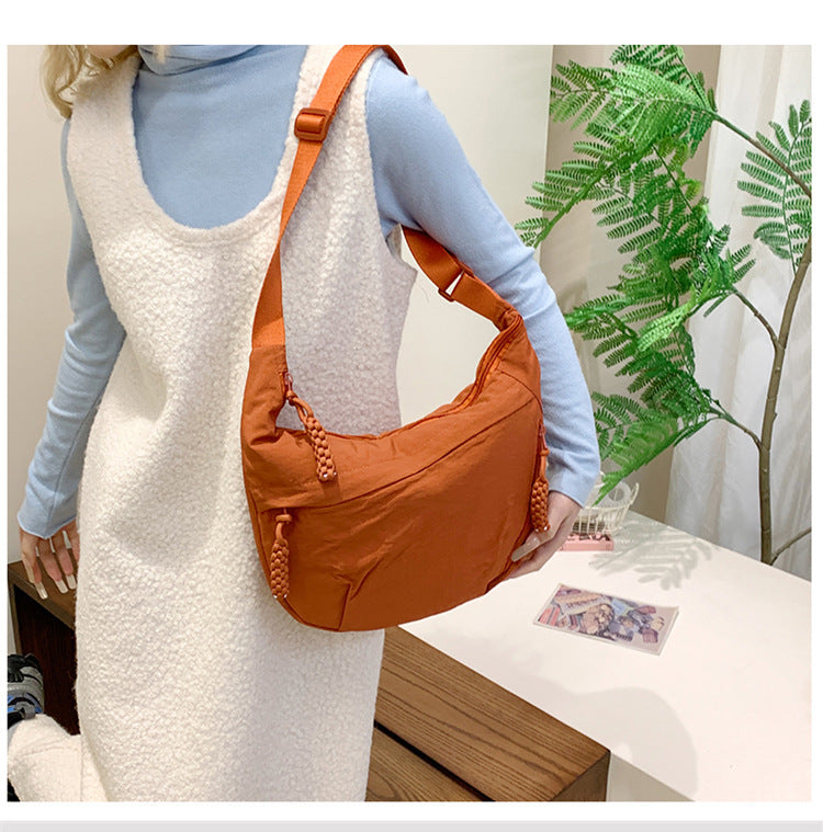 Comfortable shoulder bag with practical compartments Bowlift