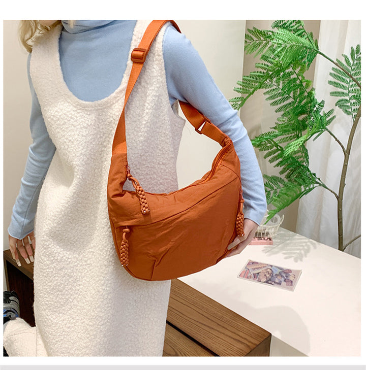 Comfortable shoulder bag with practical compartments Bowlift