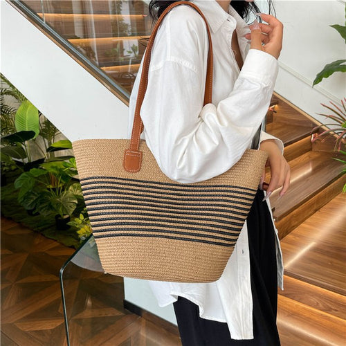 Beach bag with elegant woven design Bowlift