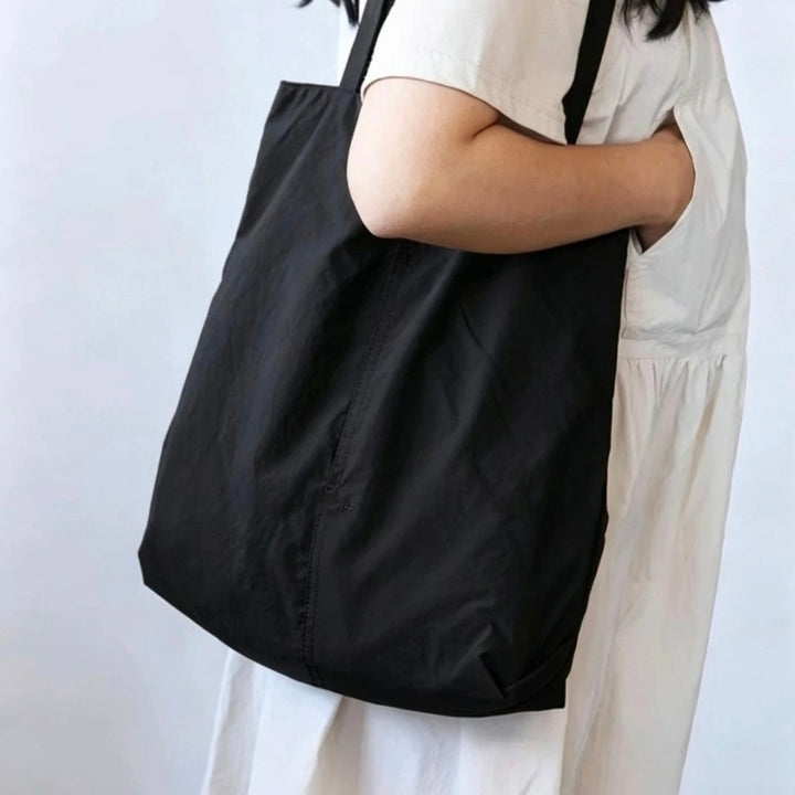 Spacious and Versatile Tote Bag Bowlift