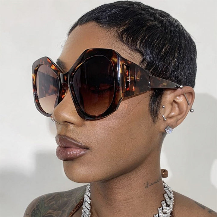 Women oversized sunglasses with futuristic design Bowlift