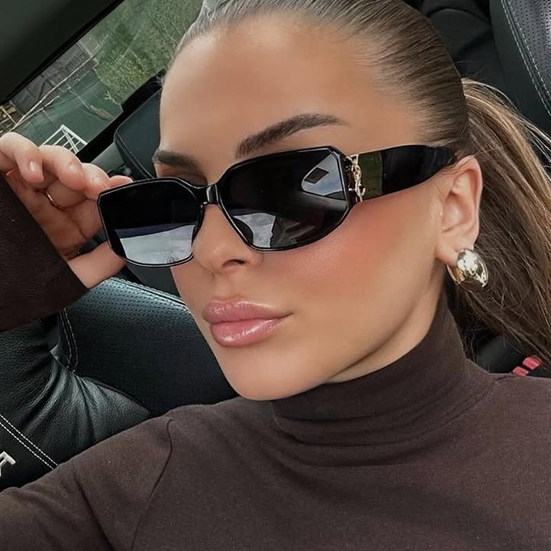 Women’s fashionable sunglasses with square design and luxurious details Bowlift