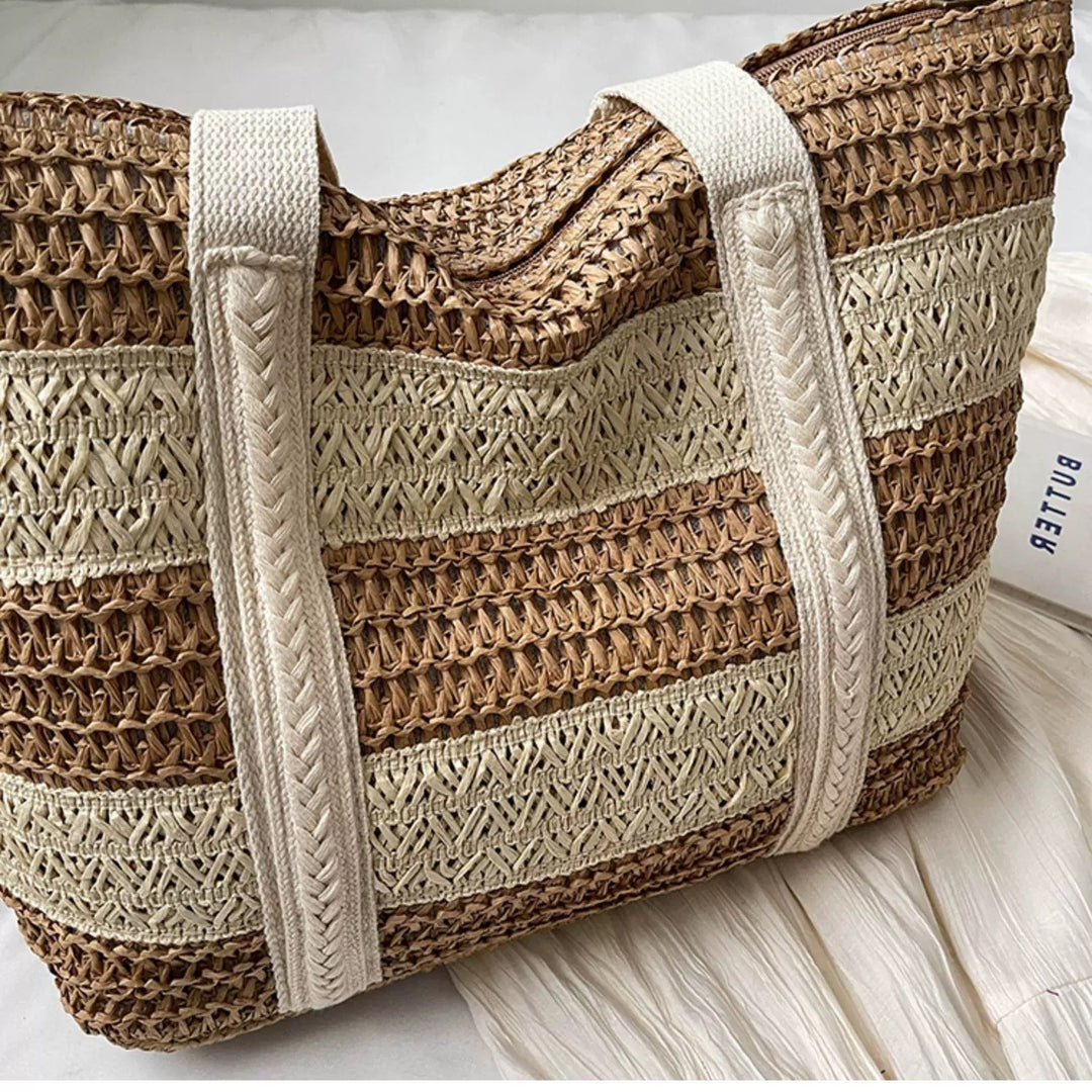 Spacious Handbag Made of Woven Natural Material Bowlift