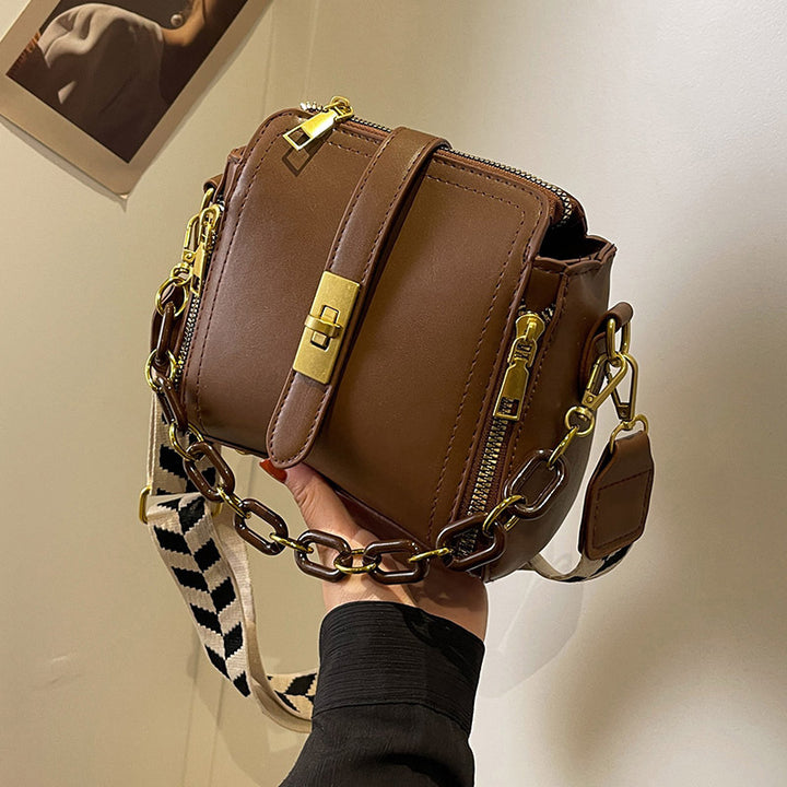 Chic Crossbody Handbag Bowlift
