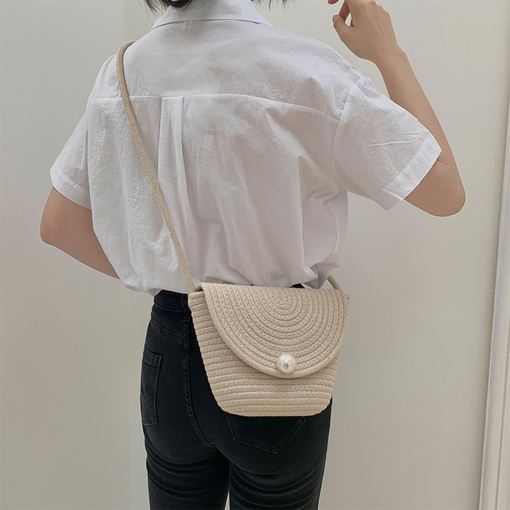 Shoulder bag with elegant pearl closure Bowlift
