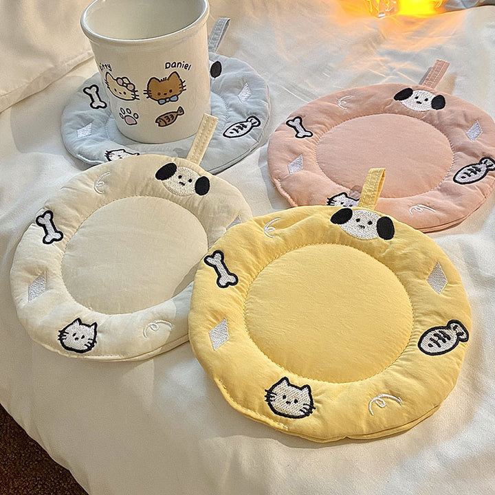 Cozy animal cushion with playful design Bowlift