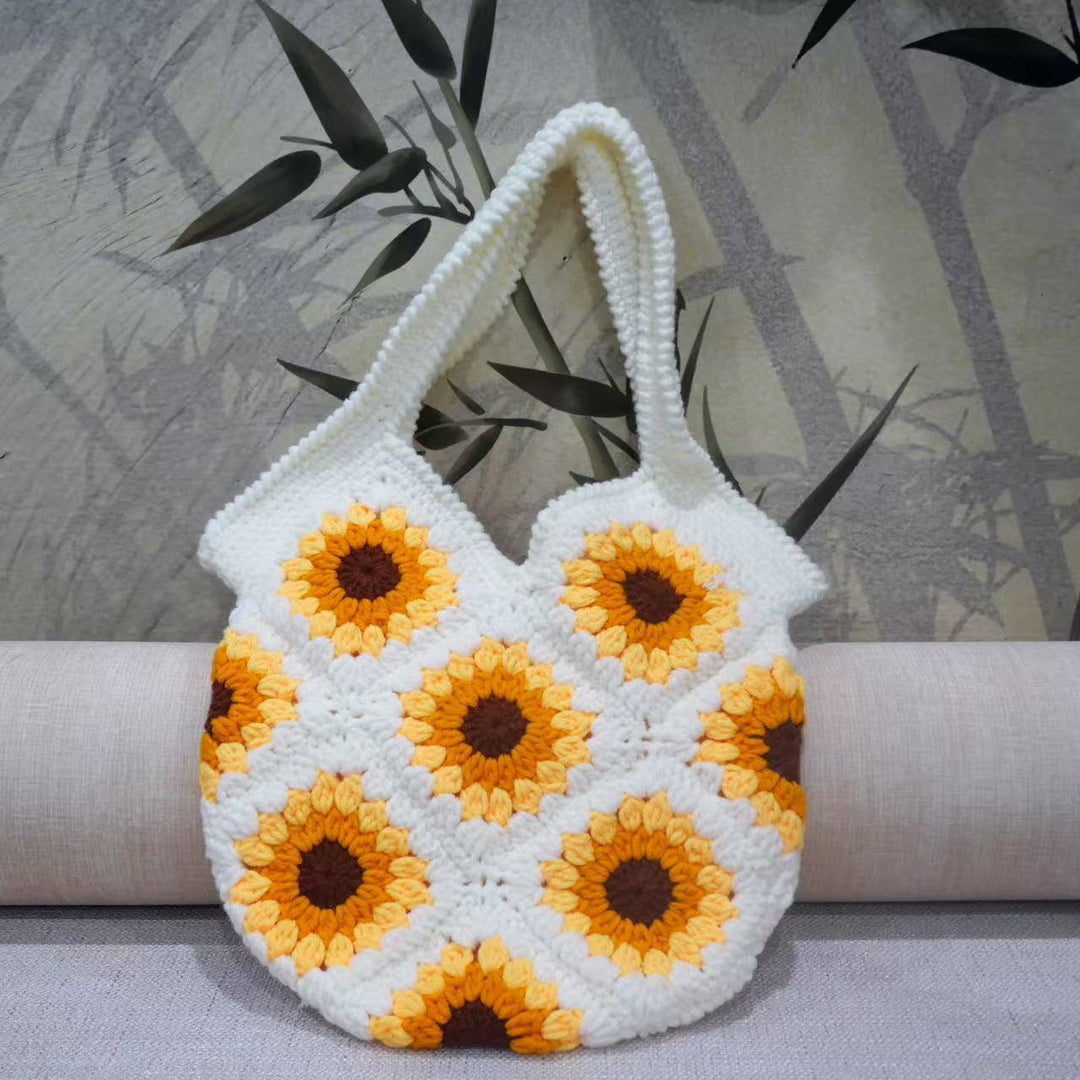 Handmade macrame shoulder bag with floral pattern Bowlift