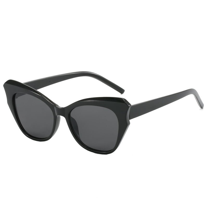 Women's Cat-Eye Sunglasses with Extravagant Mirror Design Bowlift