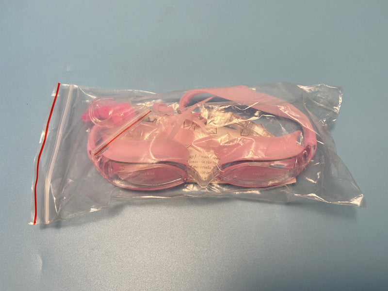 Swim goggles with ergonomic design and integrated ear protection Bowlift