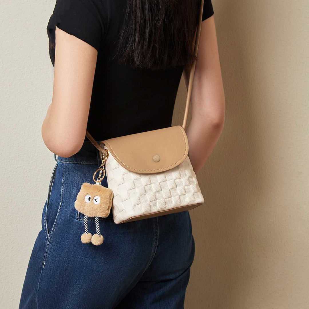 Charming Textured Crossbody Bag Bowlift