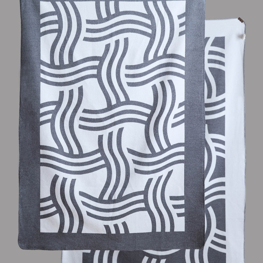 Artistic Wave Pattern Throw Blanket