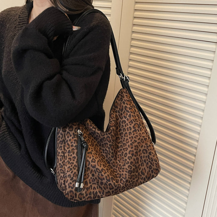 Chic Leopard Print Hobo Bag Bowlift