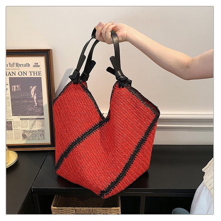 Generous shopping bag with handcrafted wave pattern Bowlift
