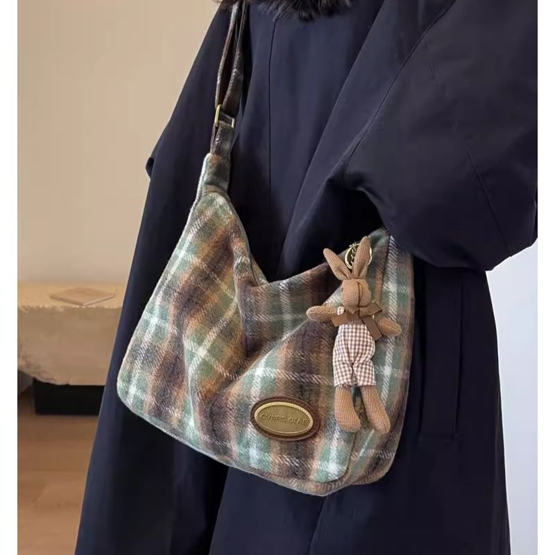 Cozy Plaid Shoulder Bag Bowlift