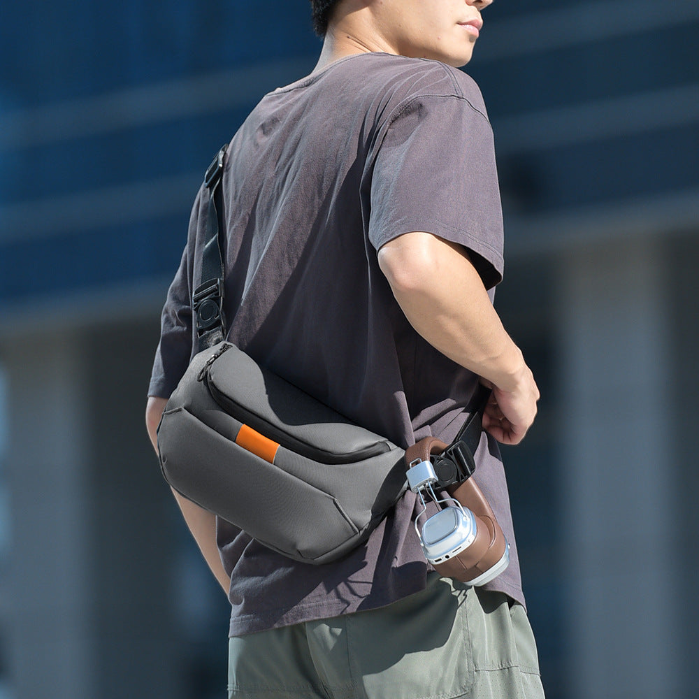 Sporty shoulder bag with versatile storage Bowlift