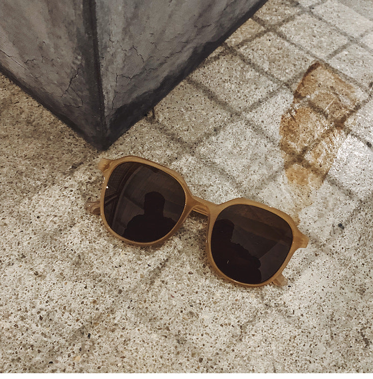 Fashionable sunglasses with square frame Bowlift