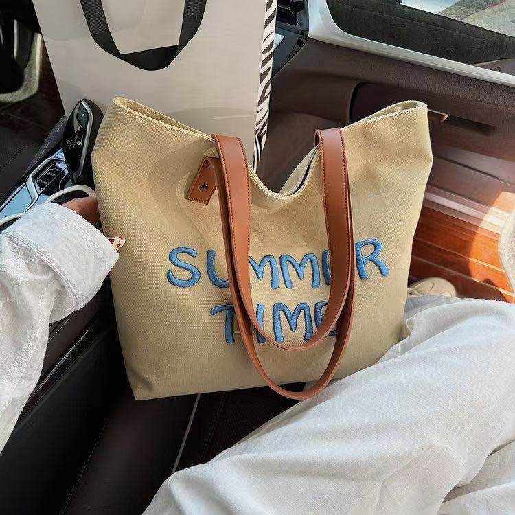 Beach bag with embroidered summer motif Bowlift