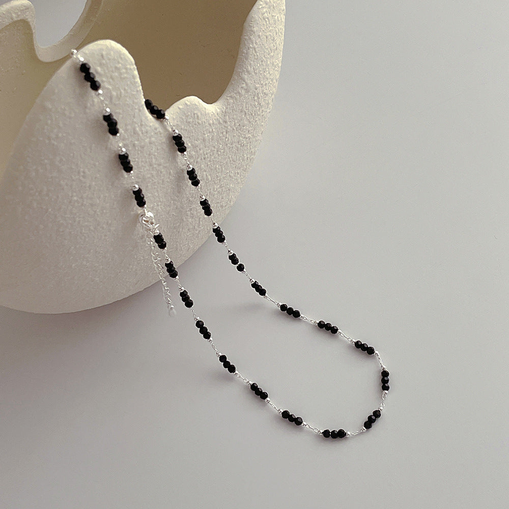 Delicate and Stylish Necklace with Sparkling Pearls Bowlift