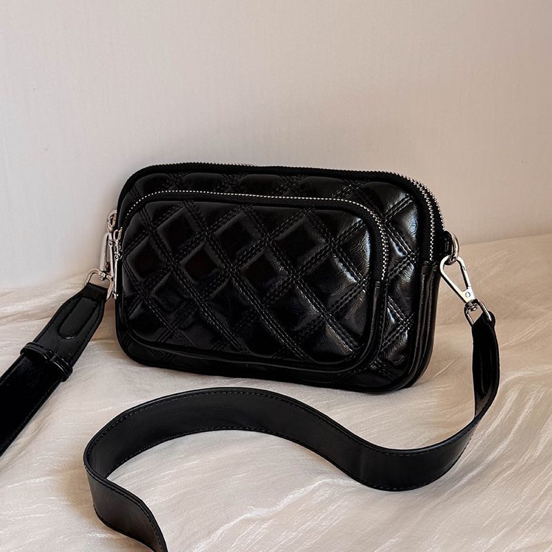 Shoulder bag with stylish quilted pattern Bowlift