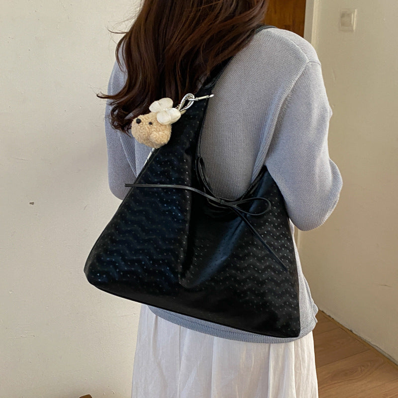 Chic Hobo Bag Bowlift