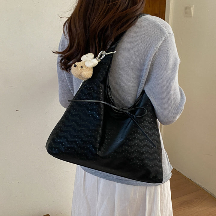Chic Hobo Bag Bowlift