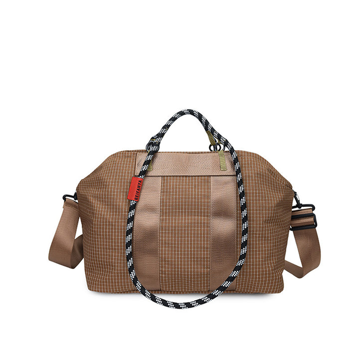 Stylish sports bag with adjustable shoulder strap Bowlift